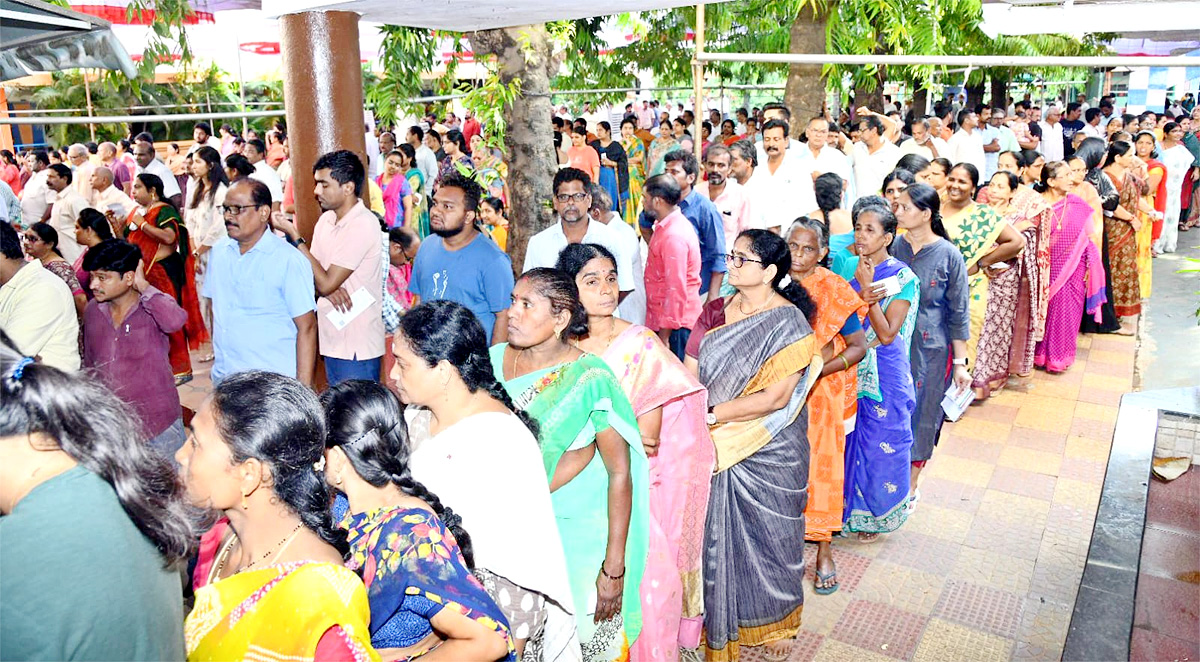 Voters Moving Polling Booths In Andhra Pradesh13