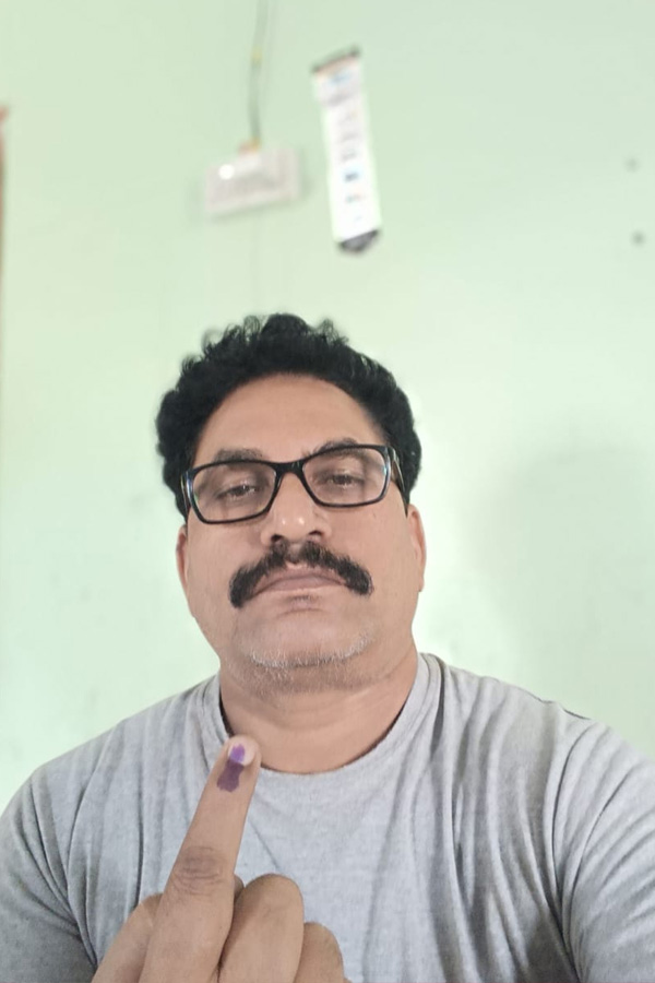 AP Telanagana Elections 2024 Sakshi Selfie Challange Voters Photos14