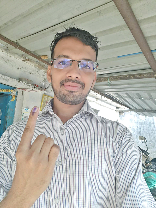 AP Telanagana Elections 2024 Sakshi Selfie Challange Voters Photos17