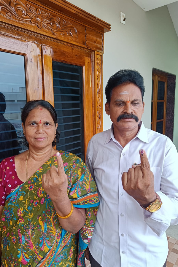 AP Telanagana Elections Sakshi Selfie Challange Voters Photos15