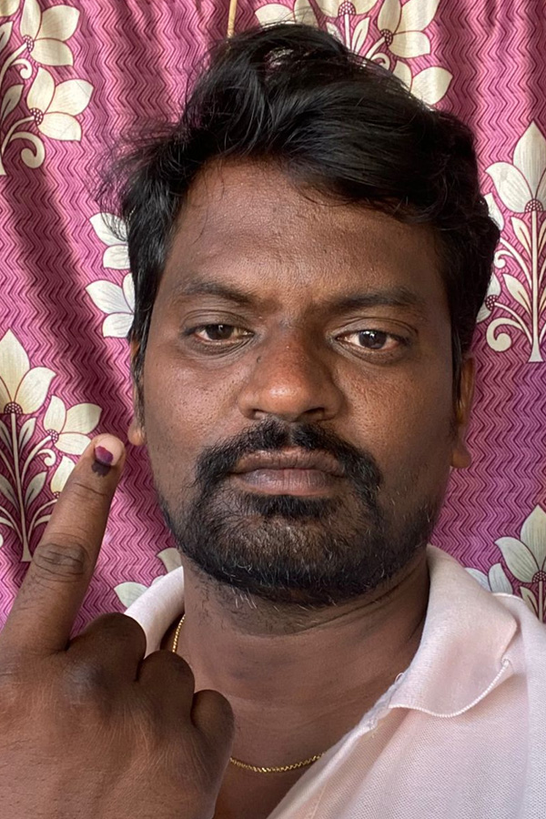 AP Telanagana Elections 2024 Sakshi Selfie Challange Voters Photos15