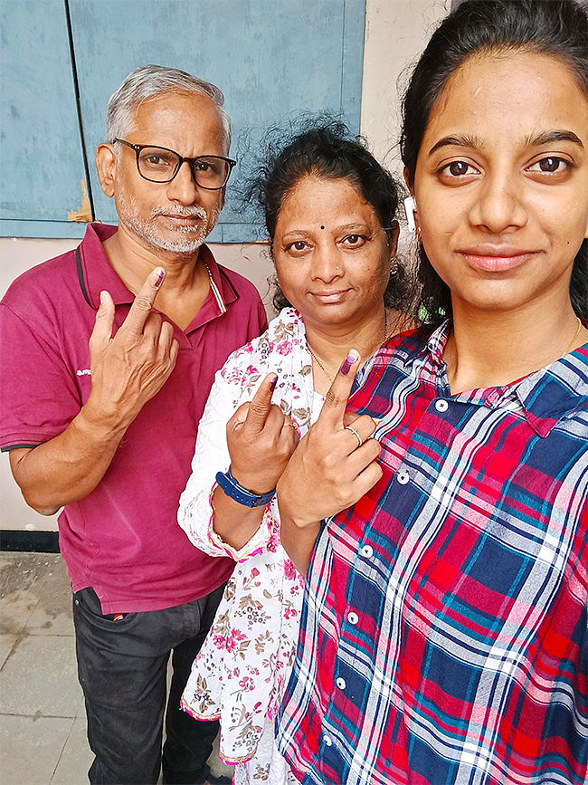 AP Telanagana Elections 2024 Sakshi Selfie Challange Voters Photos18