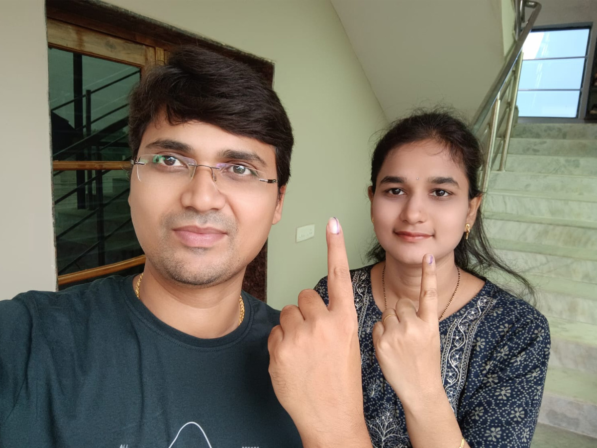 AP Telanagana Elections Sakshi Selfie Challange Voters Photos16