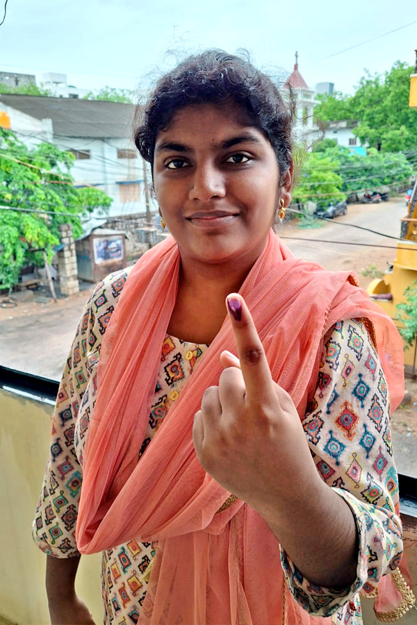 AP Telanagana Elections 2024 Sakshi Selfie Challange Voters Photos20