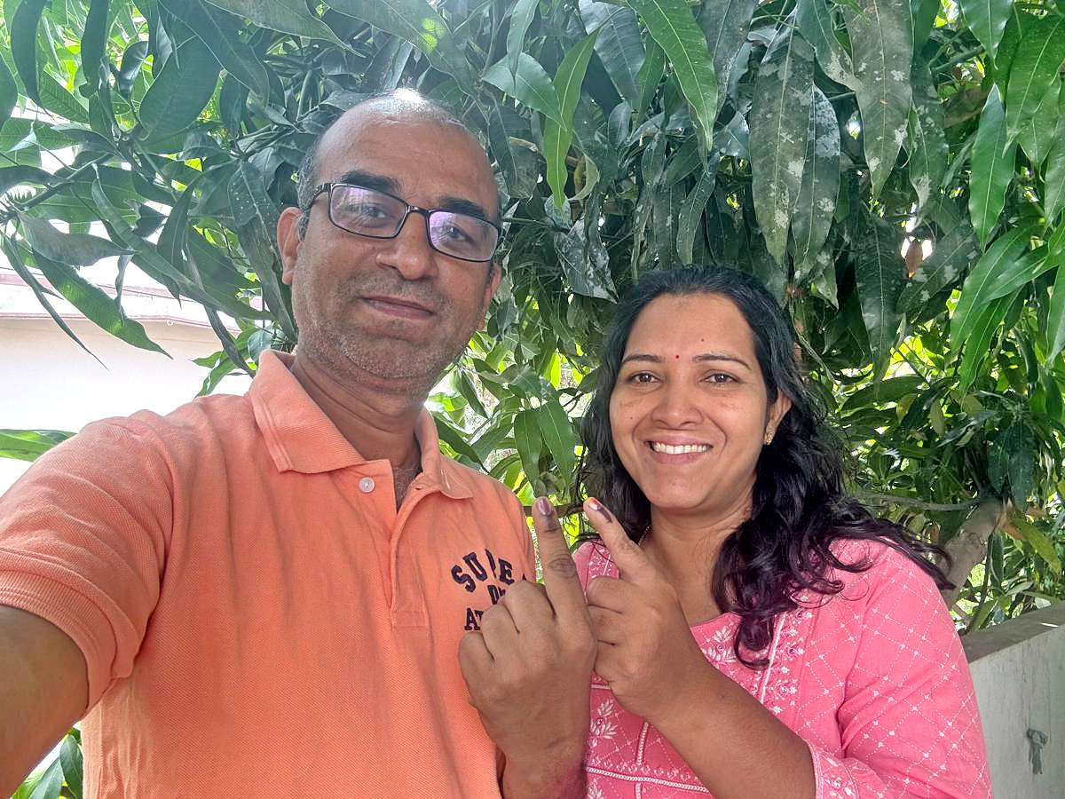 AP Telanagana Elections Sakshi Selfie Challange Voters Photos18