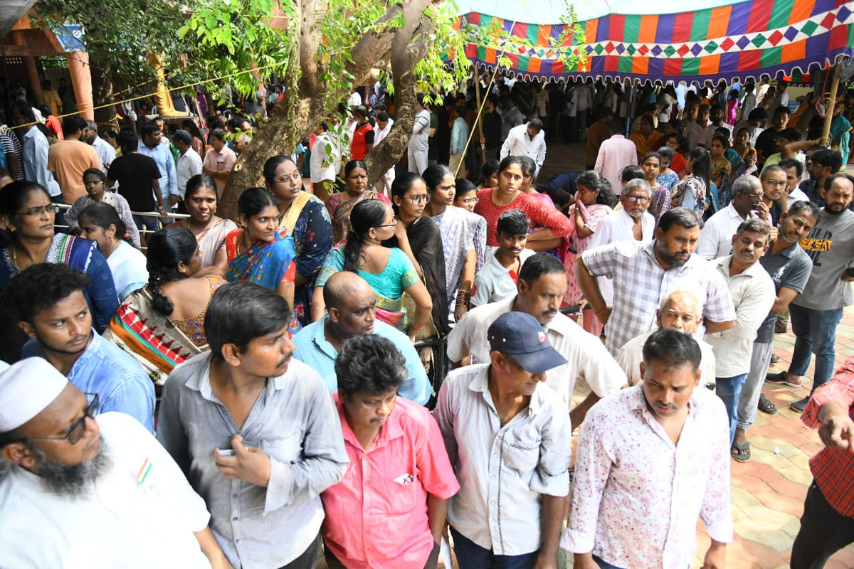 Voters Moving Polling Booths In Andhra Pradesh18