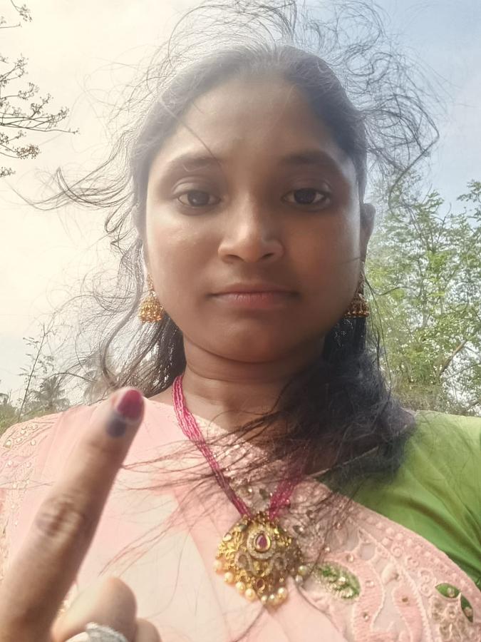 AP and Telanagana Elections 2024 Sakshi Selfie Challange Voters Photos19