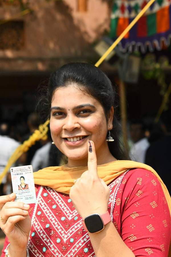 Voters Moving Polling Booths In Andhra Pradesh19