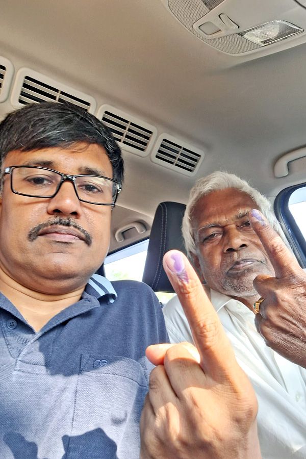 AP Telanagana Elections 2024 Sakshi Selfie Challange Voters Photos23