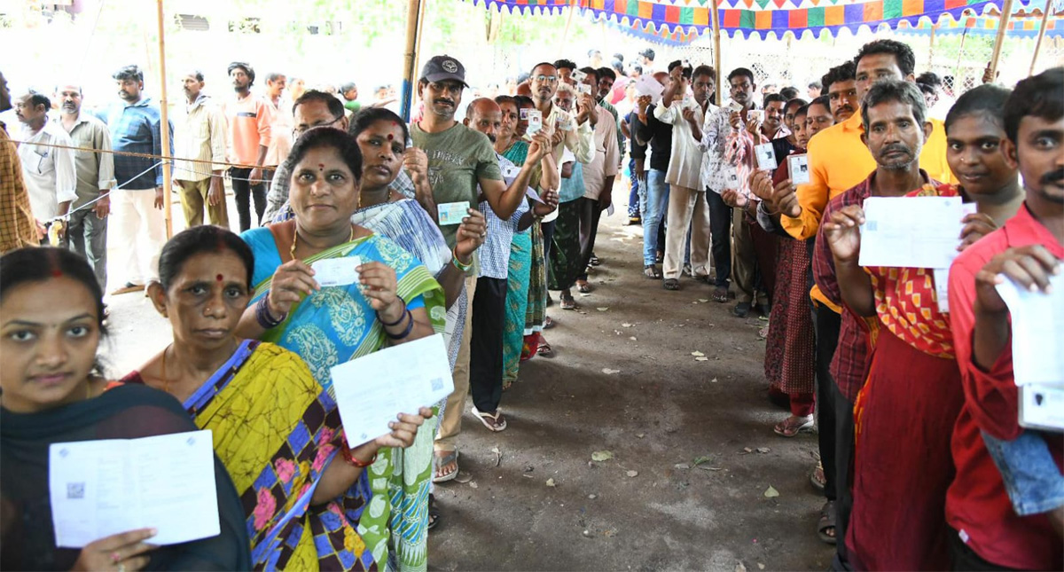 Voters Moving Polling Booths In Andhra Pradesh20