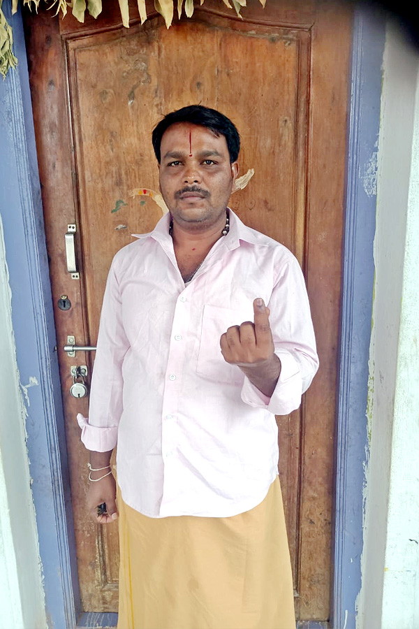 AP Telanagana Elections 2024 Sakshi Selfie Challange Voters Photos24