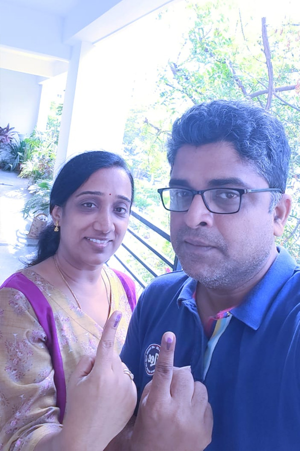 AP Telanagana Elections Sakshi Selfie Challange Voters Photos22