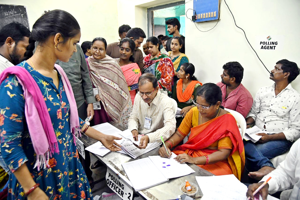 Voters Moving Polling Booths In Andhra Pradesh21