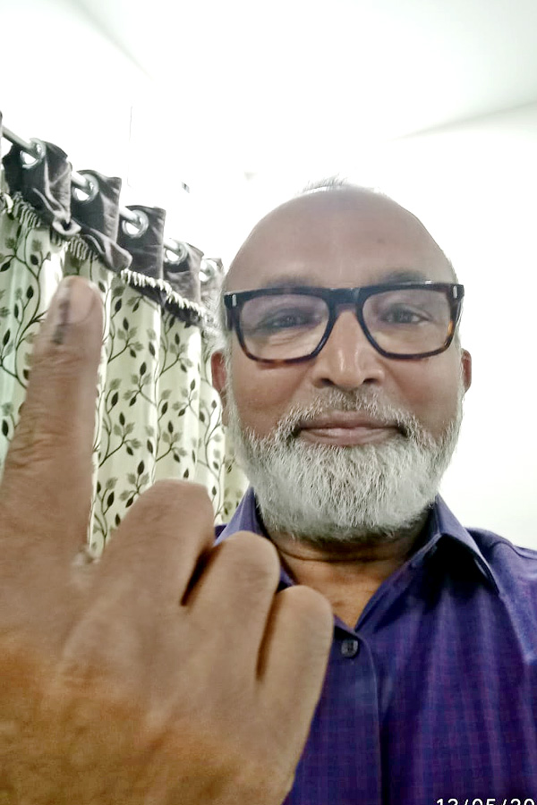 AP Telanagana Elections 2024 Sakshi Selfie Challange Voters Photos25