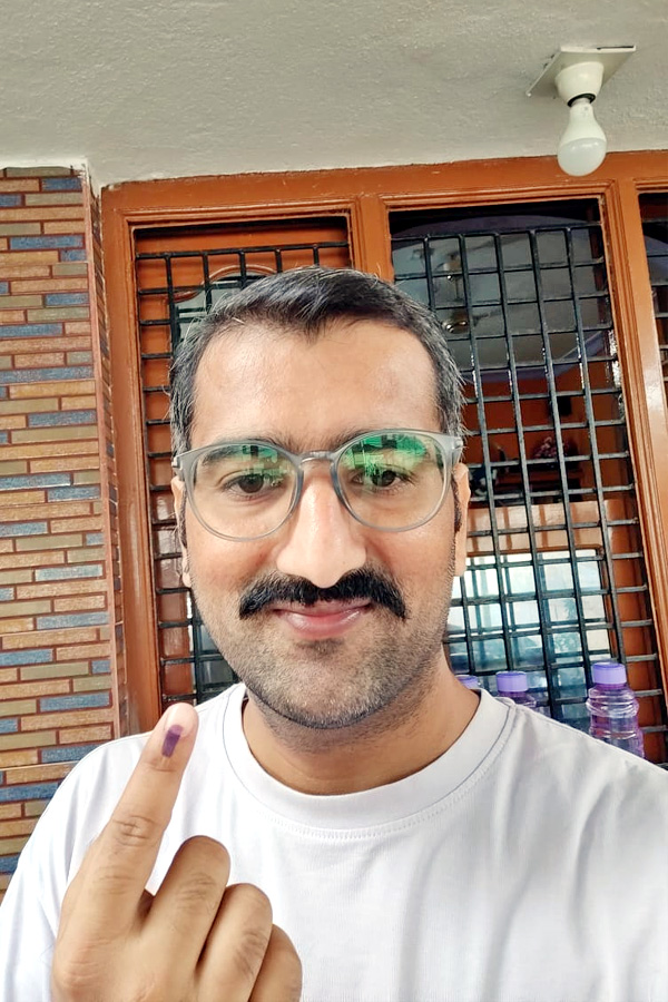 AP Telanagana Elections 2024 Sakshi Selfie Challange Voters Photos26