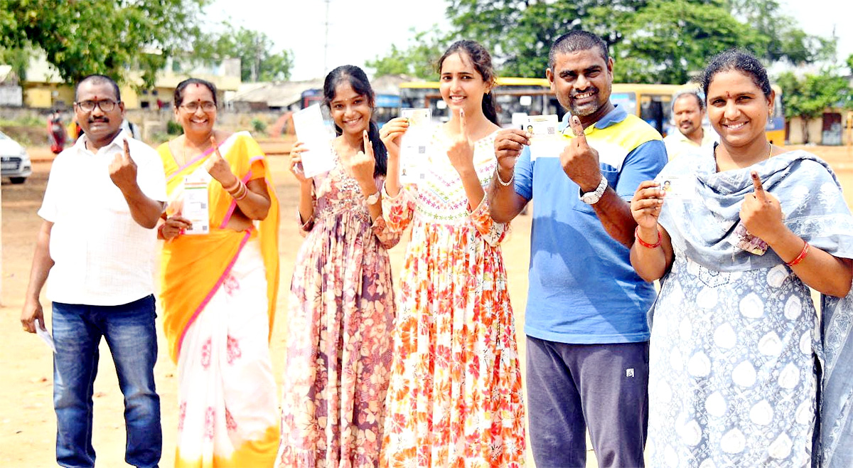 Voters Moving Polling Booths In Andhra Pradesh23