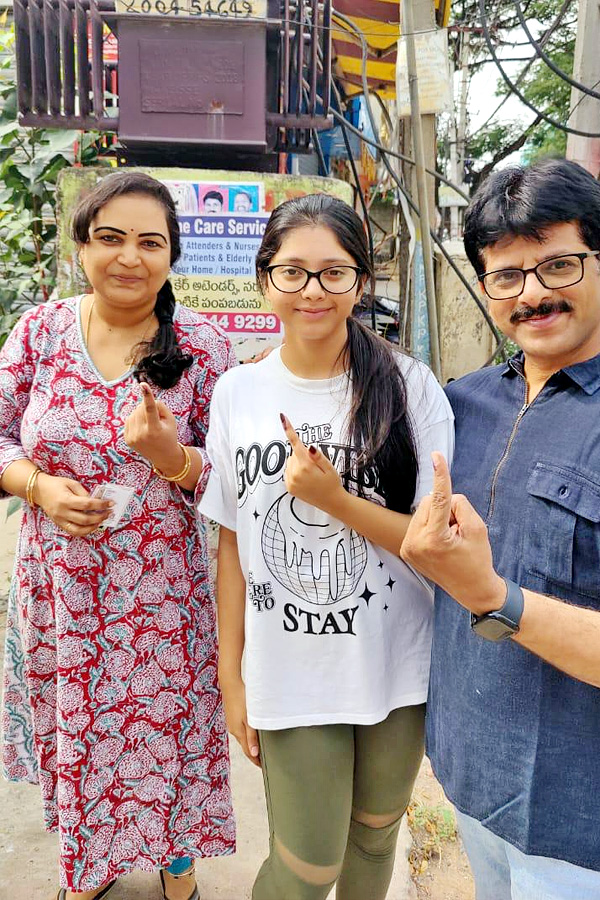 AP Telanagana Elections 2024 Sakshi Selfie Challange Voters Photos2