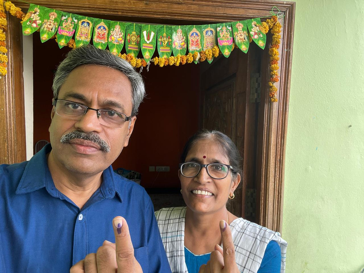 AP Telanagana Elections 2024 Sakshi Selfie Challange Voters Photos12