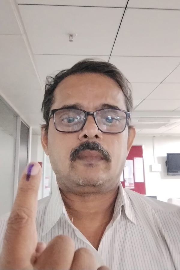 AP Telanagana Elections 2024 Sakshi Selfie Challange Voters Photos4