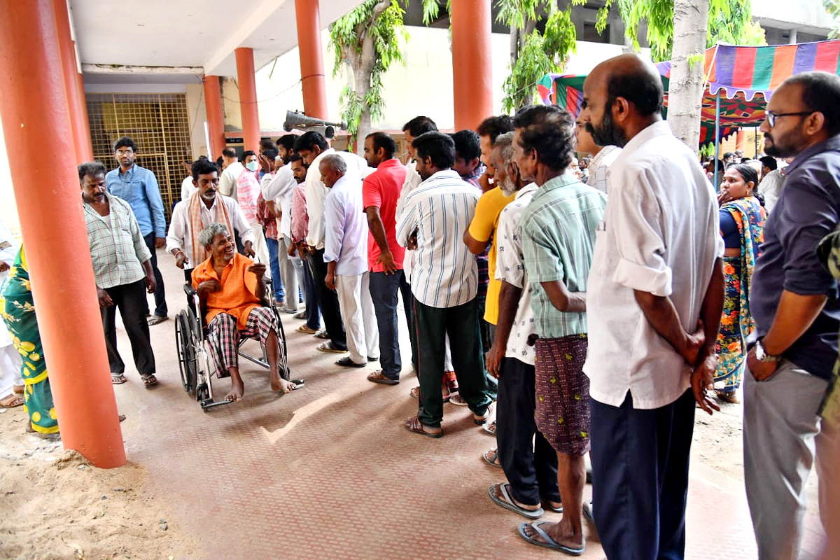 Voters Moving Polling Booths In Andhra Pradesh3