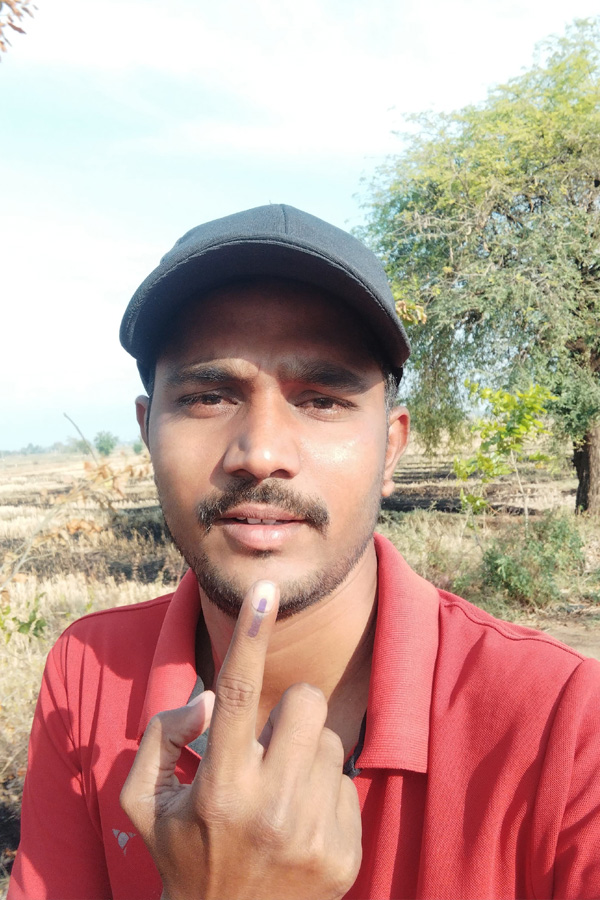 AP Telanagana Elections 2024 Sakshi Selfie Challange Voters Photos3