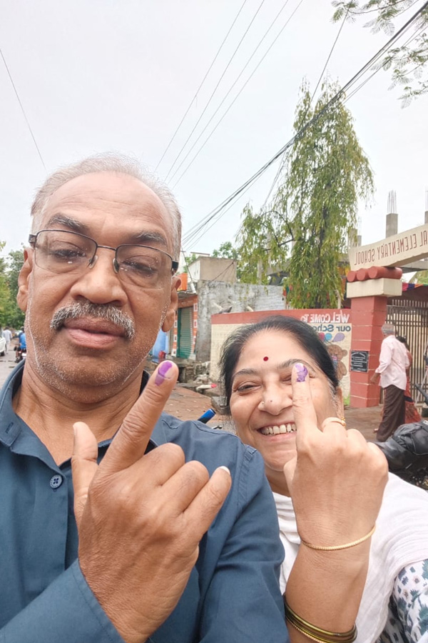 AP Telanagana Elections 2024 Sakshi Selfie Challange Voters Photos29