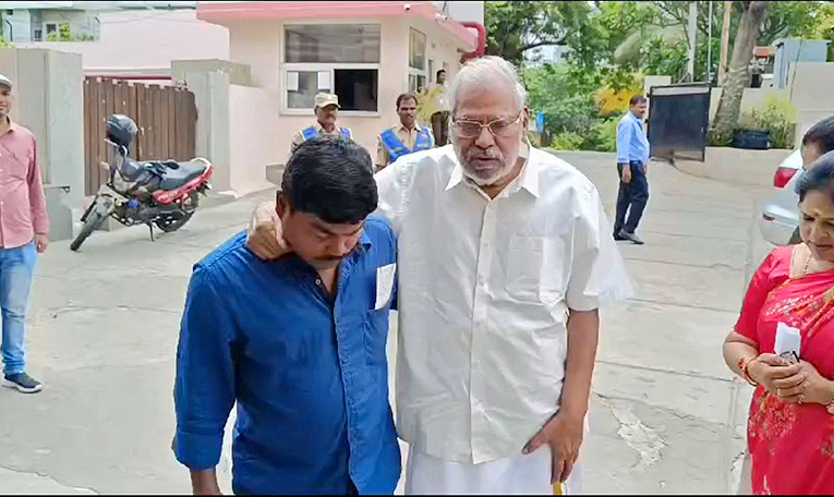 cinema and political celebrities cast their voting In hyderabad14