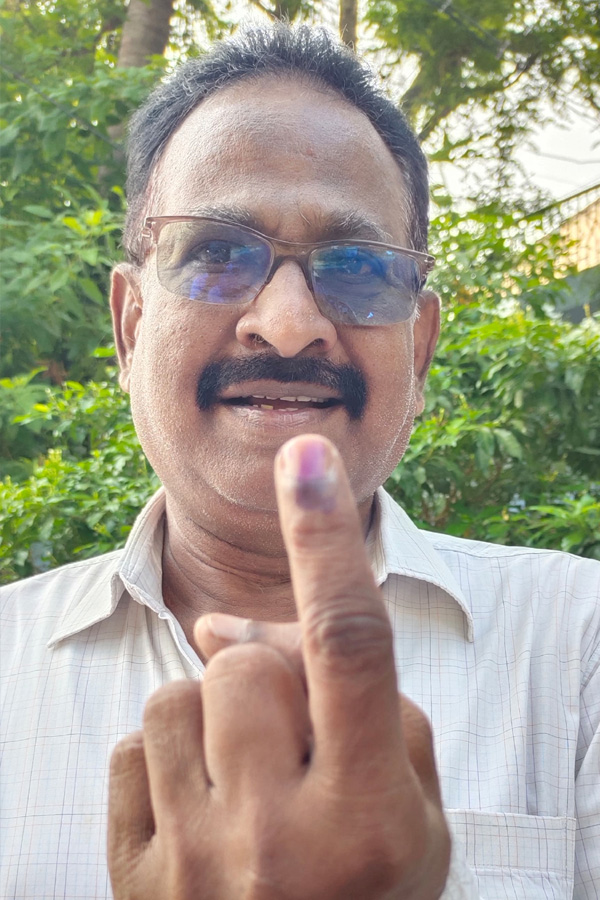 AP Telanagana Elections 2024 Sakshi Selfie Challange Voters Photos5