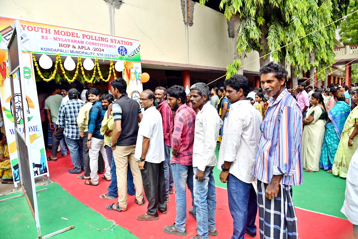 Voters Moving Polling Booths In Andhra Pradesh6