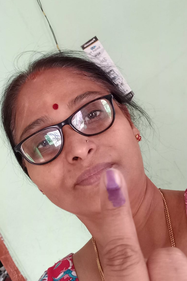 AP Telanagana Elections 2024 Sakshi Selfie Challange Voters Photos7