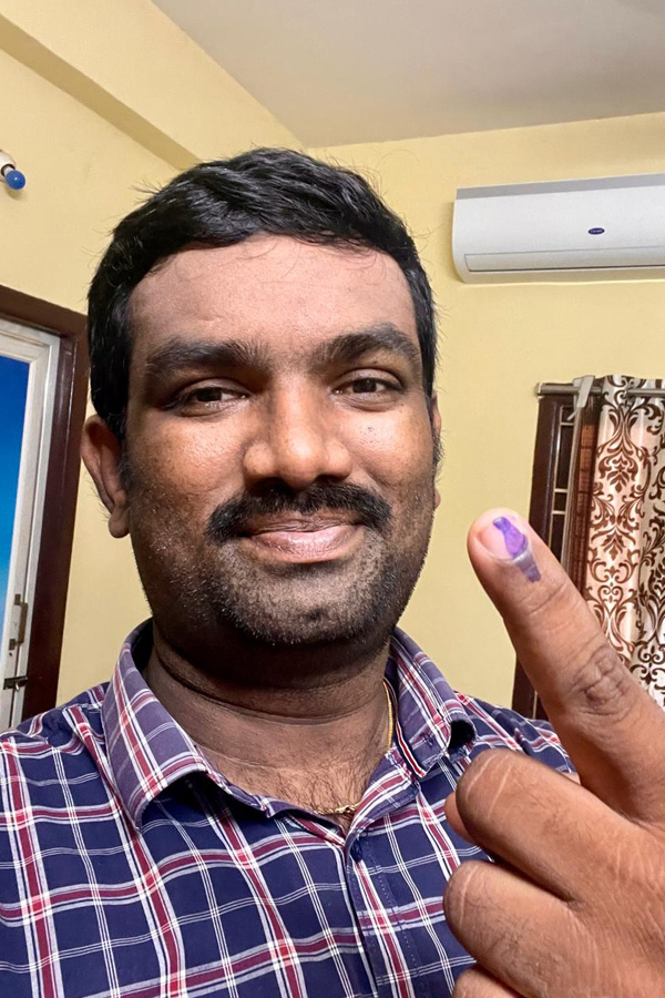 AP Telanagana Elections 2024 Sakshi Selfie Challange Voters Photos7