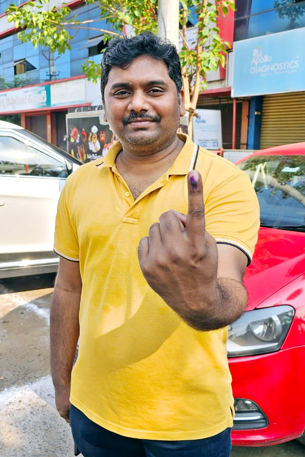 AP Telanagana Elections 2024 Sakshi Selfie Challange Voters Photos25