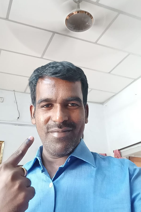 AP Telanagana Elections 2024 Sakshi Selfie Challange Voters Photos16