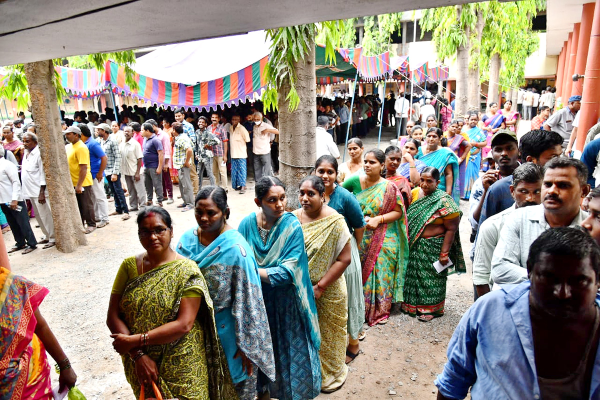 Voters Moving Polling Booths In Andhra Pradesh8