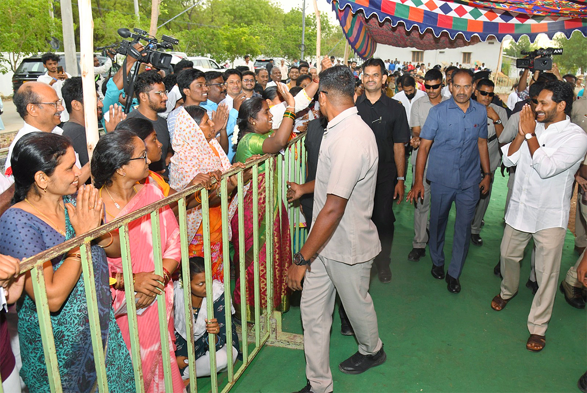 AP Elections 2024: CM YS Jagan Wife YS Bharathi  Cast Vote Photos10