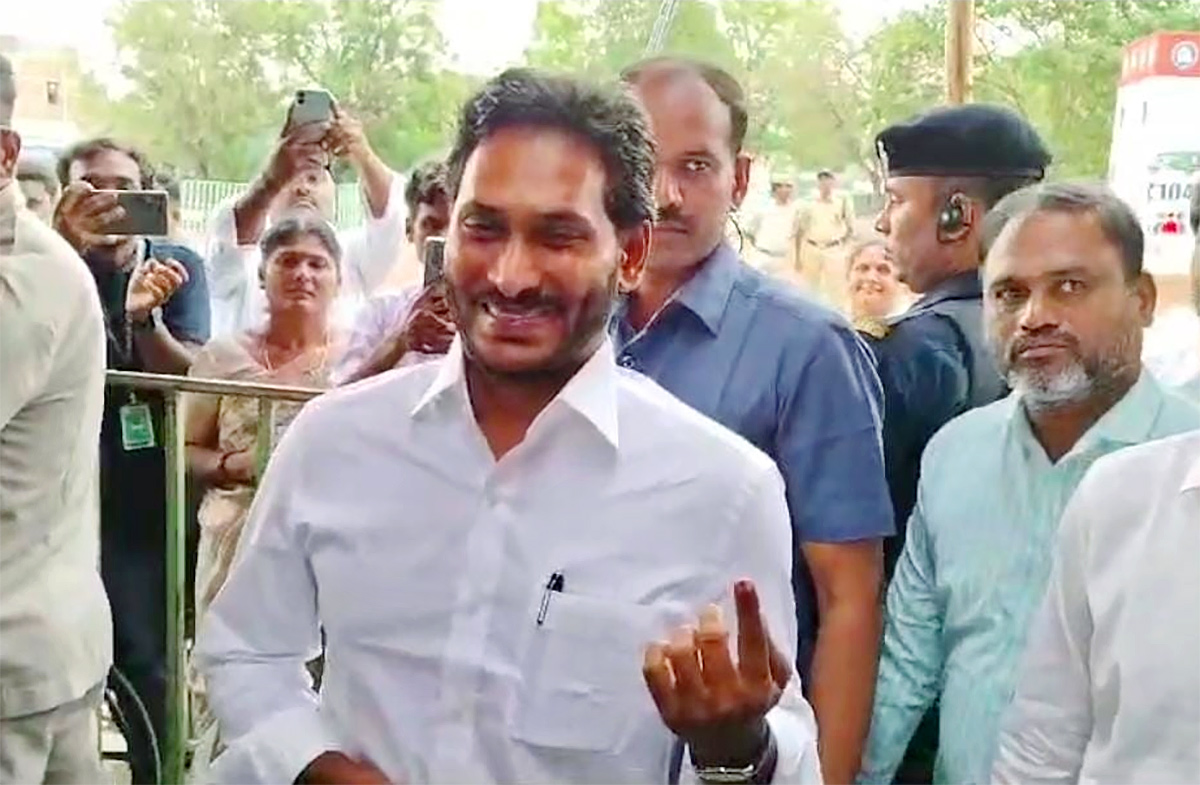 AP Elections 2024: CM YS Jagan Wife YS Bharathi  Cast Vote Photos2