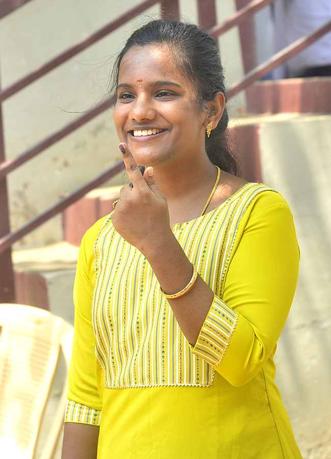 Elections 2024: First Time Voters In AP Photos13