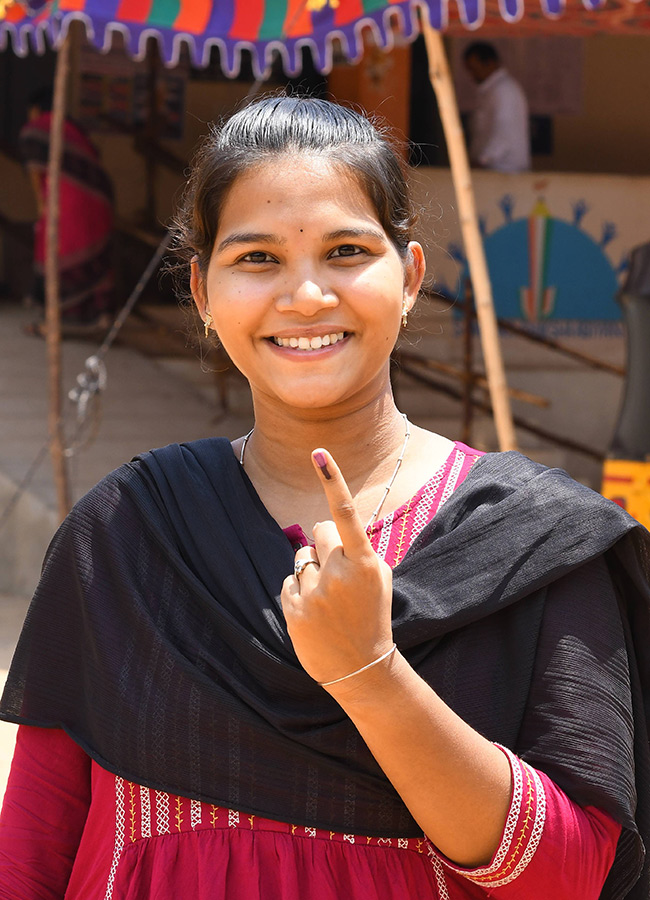 Elections 2024: First Time Voters In AP Photos14