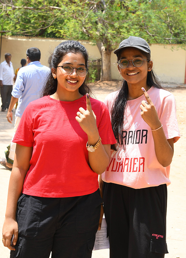 Elections 2024: First Time Voters In AP Photos15