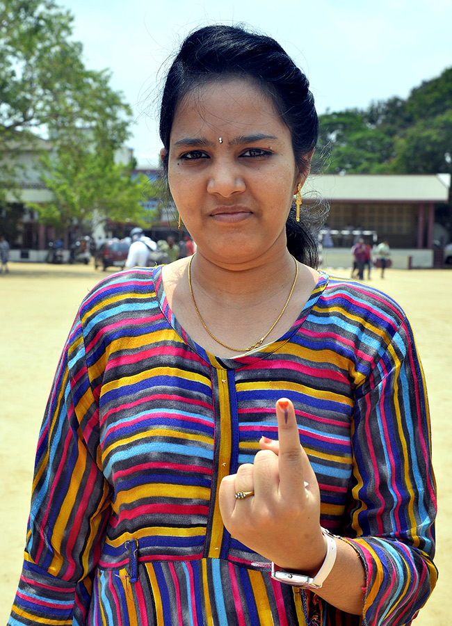 Elections 2024: First Time Voters In AP Photos17