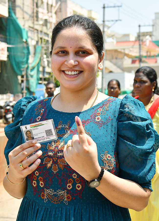 Elections 2024: First Time Voters In AP Photos19