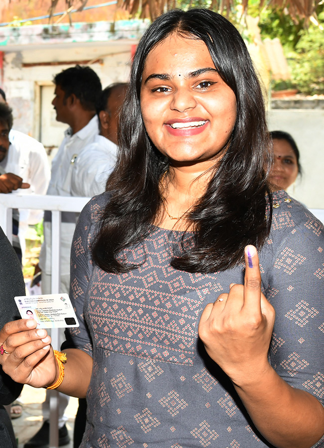 Elections 2024: First Time Voters In AP Photos20