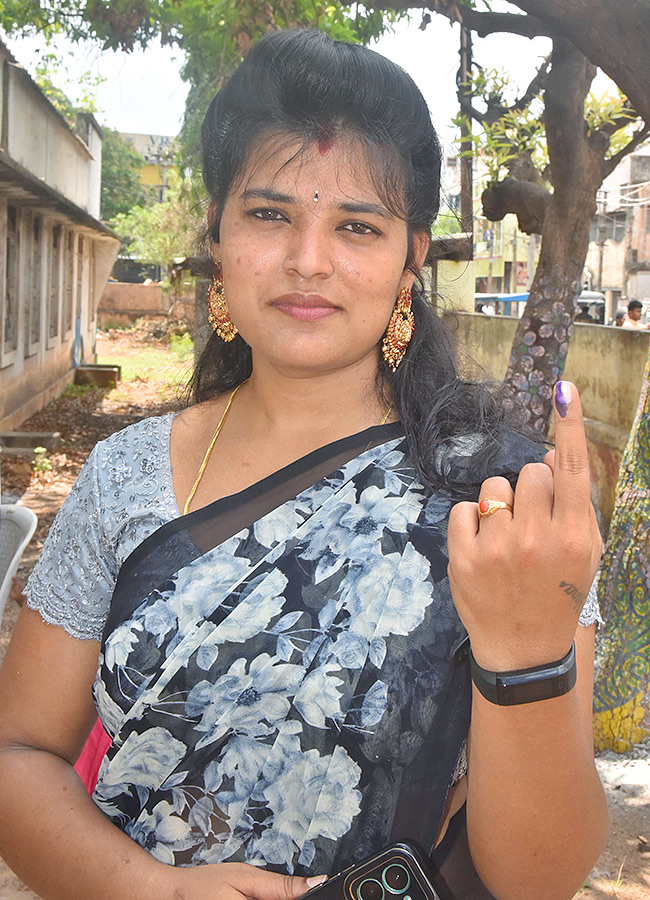 Elections 2024: First Time Voters In AP Photos22