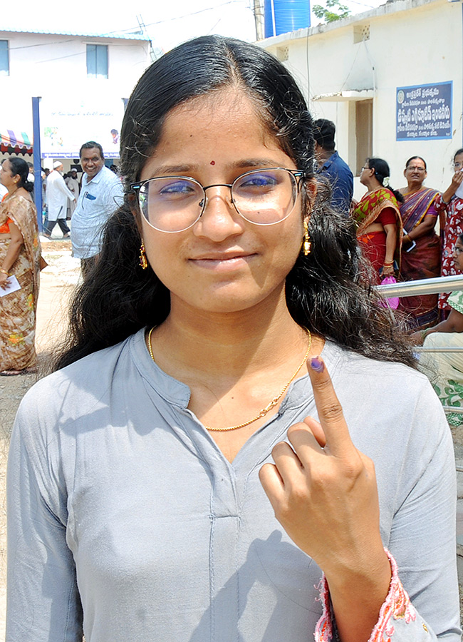 Elections 2024: First Time Voters In AP Photos28