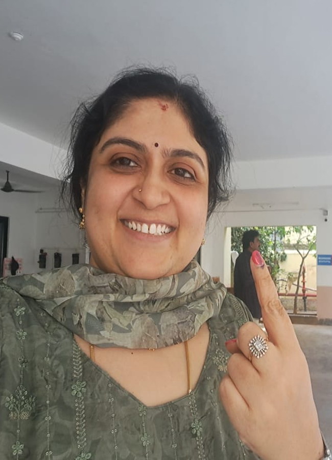 AP Telanagana Elections 2024 Sakshi Selfie Challange Voters Photos38