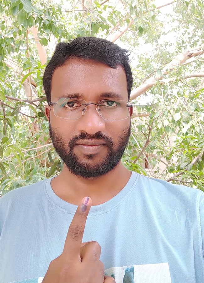 AP Telanagana Elections 2024 Sakshi Selfie Challange Voters Photos36