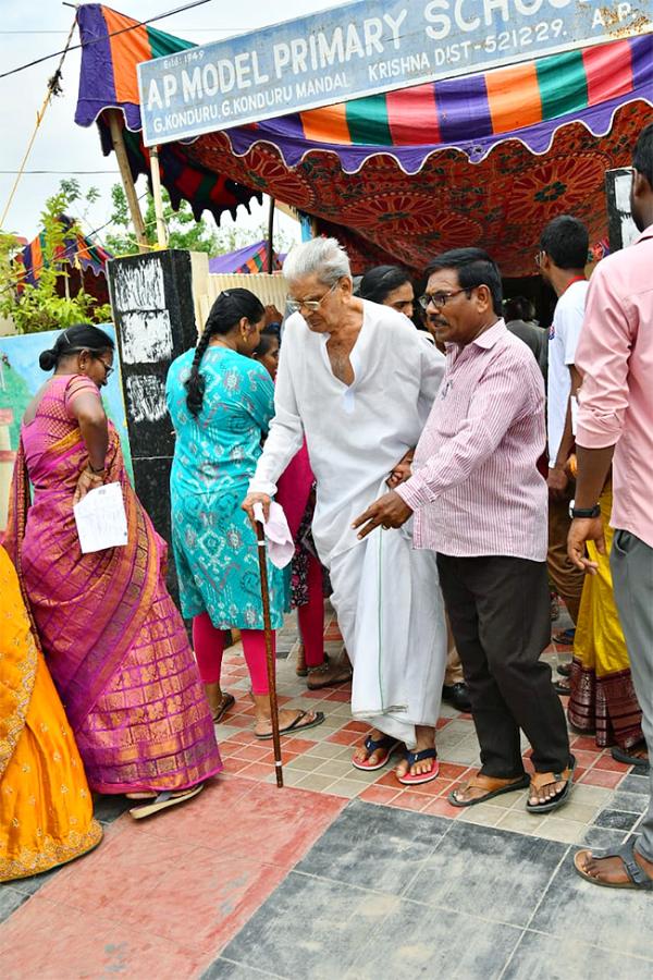 Oldages And Handicapted People Cast Thier Votes In AP14