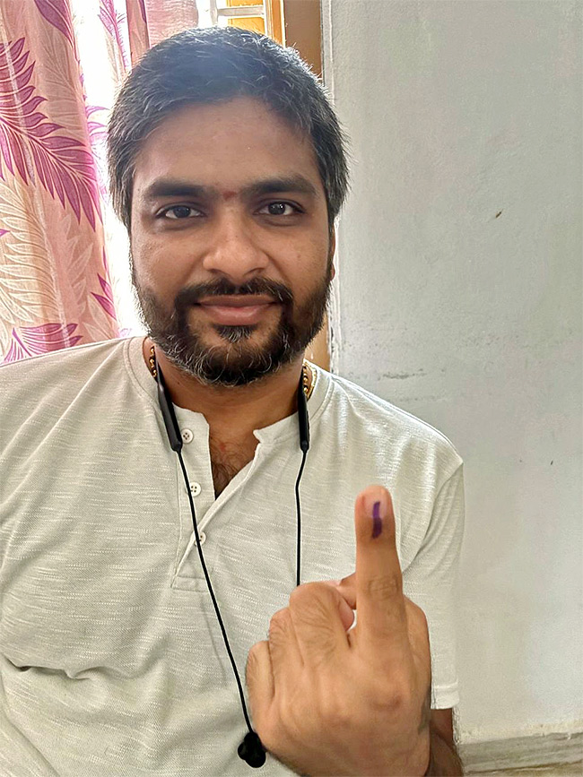 AP Telanagana Elections 2024 Sakshi Selfie Challange Voters Photos30