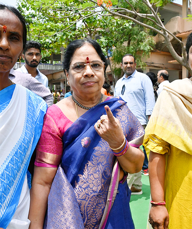 Political Leaders And Families Cast Their Vote In Telangana: Photos10