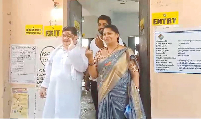 Political Leaders And Families Cast Their Vote In Telangana: Photos13